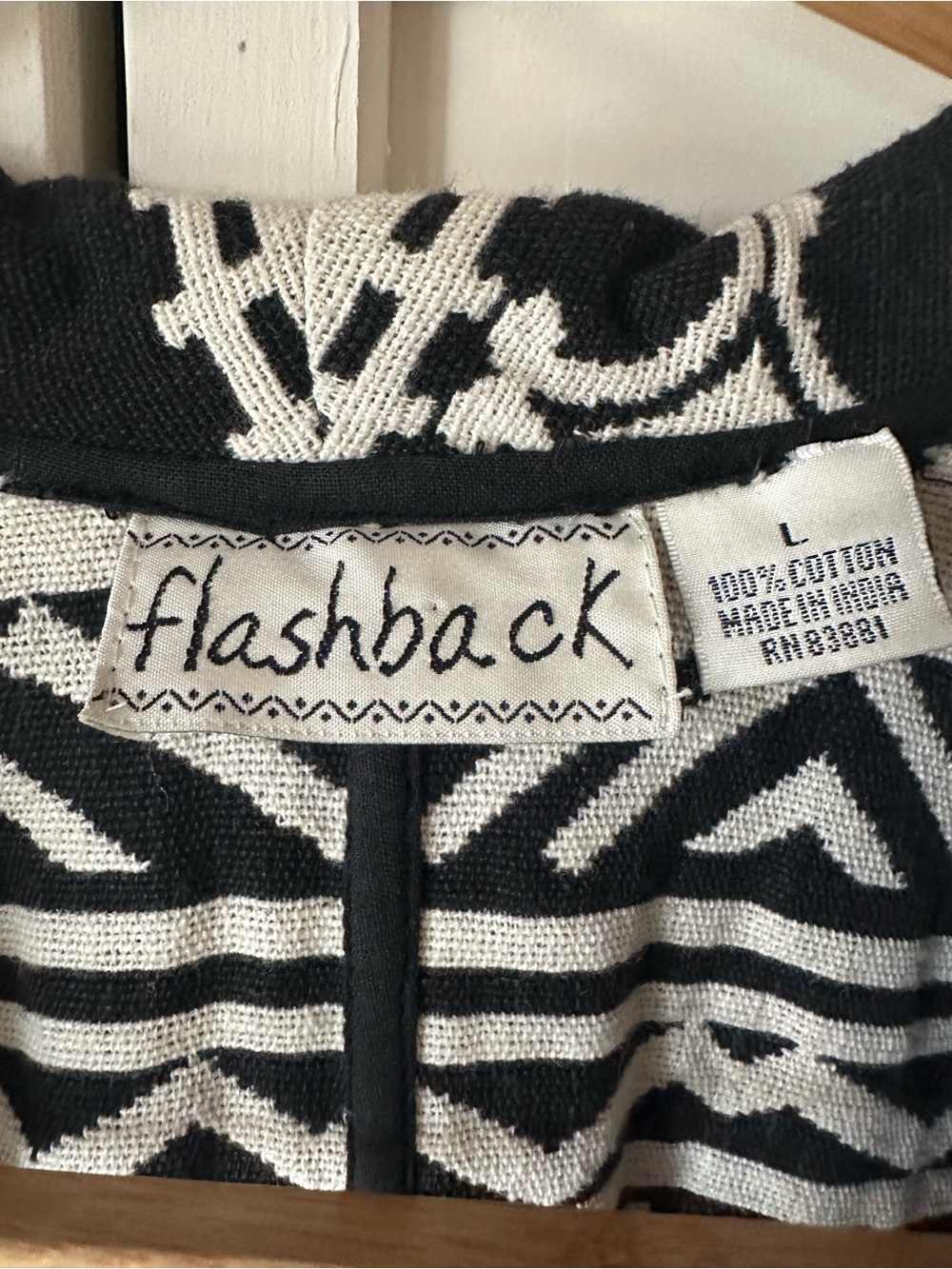 Flashback Black & White Geometric Cropped Jacket - Picture 3 of 14